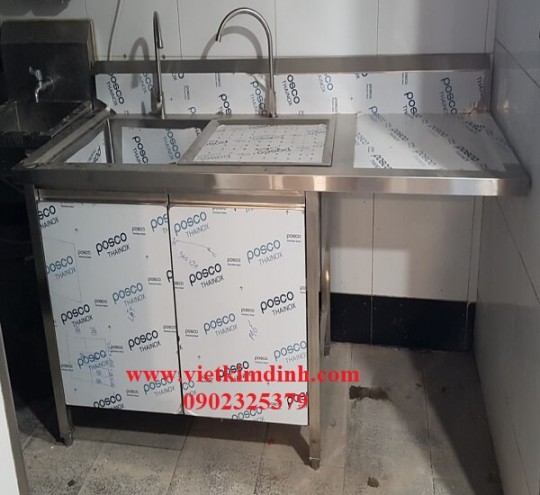 Bàn chậu rửa đôi dạng tủ âm máy rửa ly
